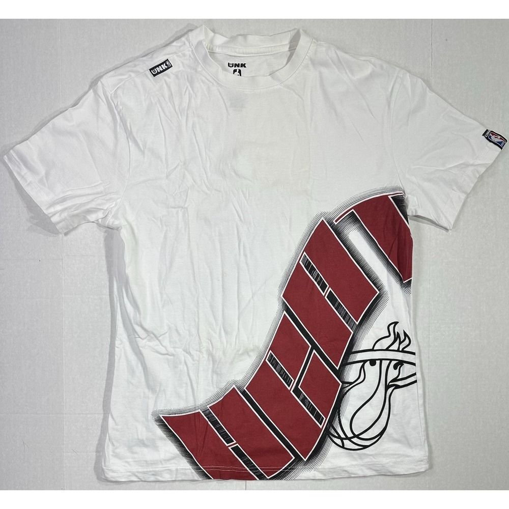 Miami Heat UNK NBA T-Shirt Large White Red Logo Graphic Tee Basketball Fan